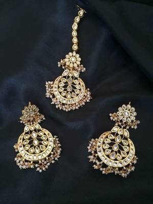 Sabina Kundan Chandbali Earrings with Maangtika 1