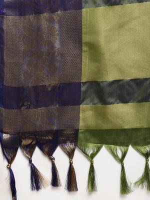 Green woven silk blend saree with blouse 4