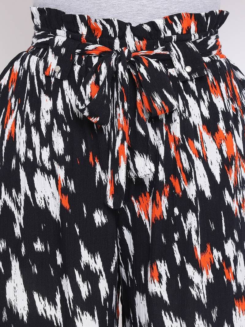 Graphic Delta Women Shorts