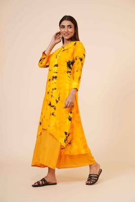 Women's Indian tie n dye Kurti with wooden Button Placket and Cuff 2