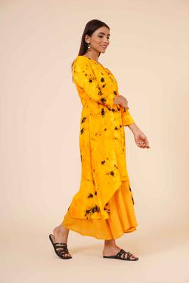 Women's Indian tie n dye Kurti with wooden Button Placket and Cuff 3