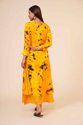 Women's Indian tie n dye Kurti with wooden Button Placket and Cuff 4