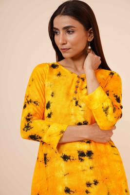 Women's Indian tie n dye Kurti with wooden Button Placket and Cuff 5