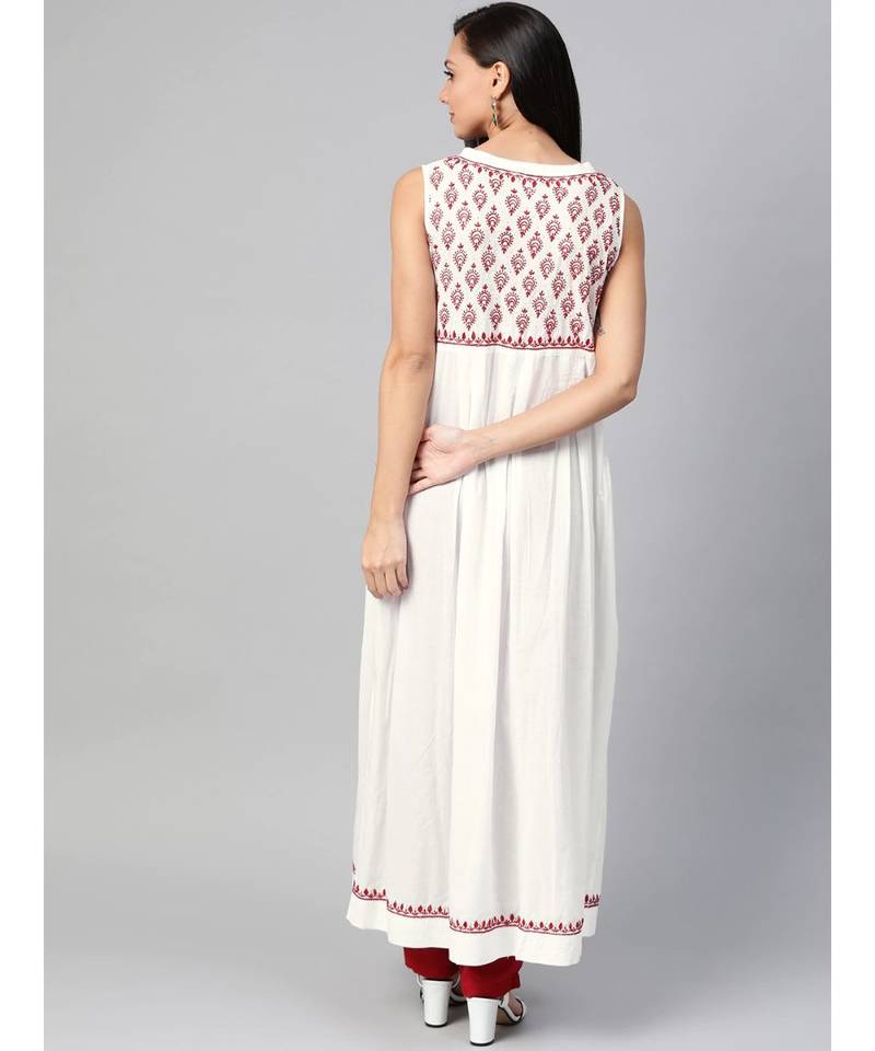Ada Hand Embroidered White Cotton Lucknowi Chikan Women Kurta With Muqaish Work - A100467