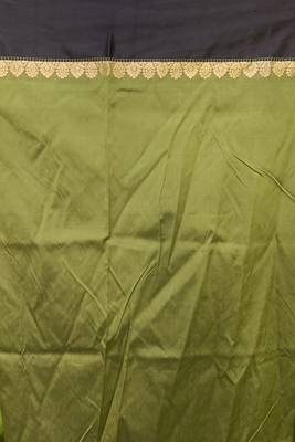 Green woven silk saree with blouse 4