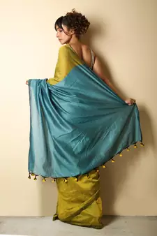 Green woven blended cotton saree with blouse