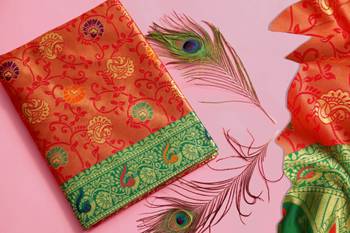 Red woven art silk saree with blouse 4