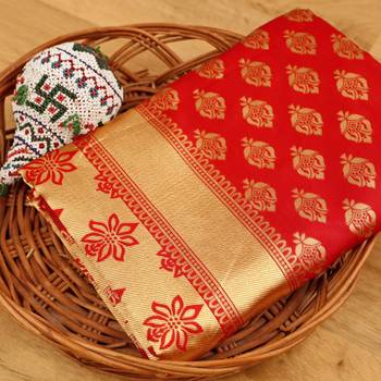 Red woven art silk saree with blouse 3