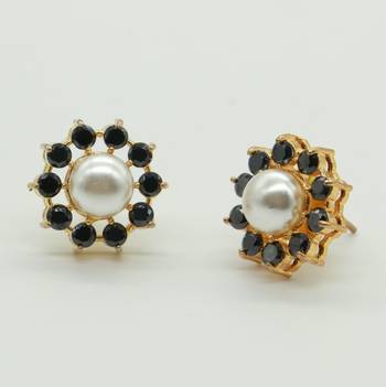 Black pearl studs 2