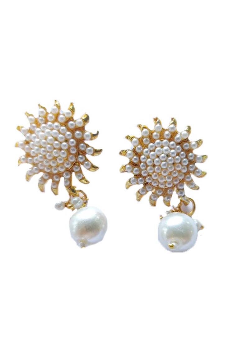 Long Moti haar Necklace Set With Flower Pendant studded with pearl For Womens