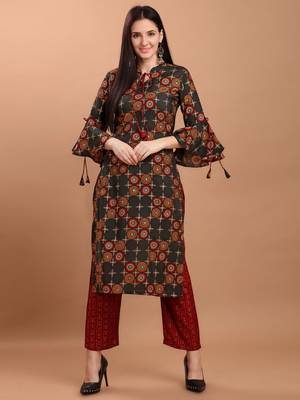 Women Grey Chanderi Silk Printed Straight Kurta with Palazzos 1