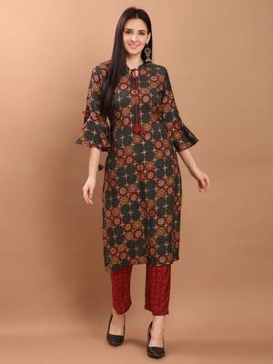 Women Grey Chanderi Silk Printed Straight Kurta with Palazzos 2