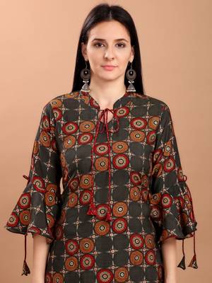 Women Grey Chanderi Silk Printed Straight Kurta with Palazzos 5