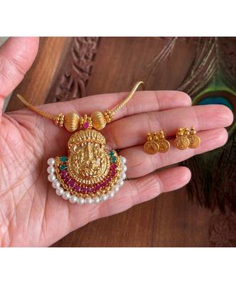 Beautiful Gold Tone Ruby Green Pearl Lakshmi Necklace Set Dj23958 2