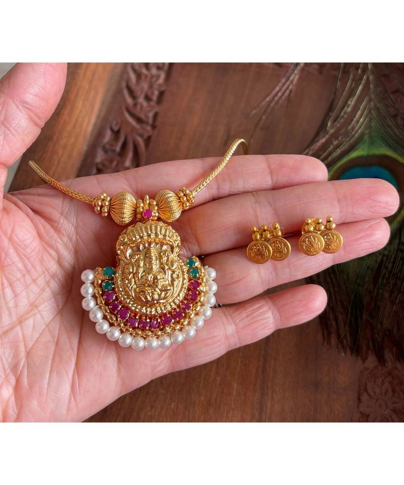 Beautiful Gold Tone Ruby Green Pearl Lakshmi Necklace Set Dj23958