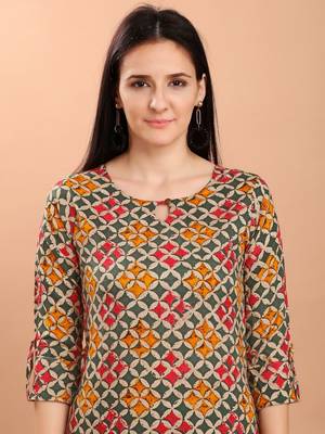 Women Multi-Coloured Printed Straight Kurta 4