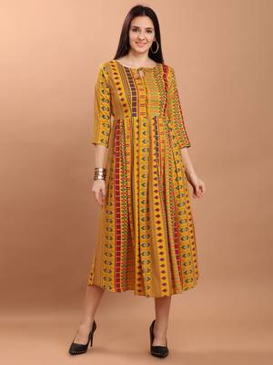 Sajnee Women's Yellow Printed Rayon Flared Kurta 1