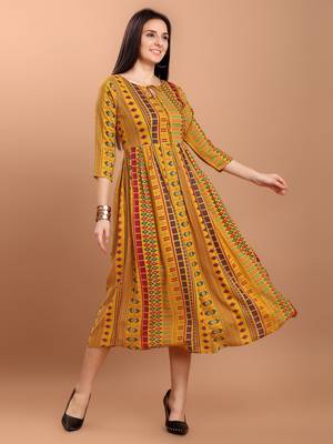 Sajnee Women's Yellow Printed Rayon Flared Kurta 2
