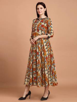 Sajnee Women's Multicolor Printed Rayon Flared Kurta 3