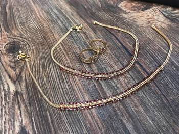 Maroon anklets 4
