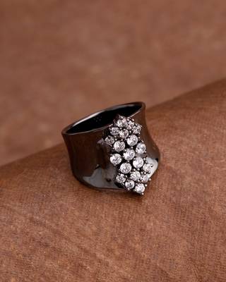 Women's Lightly Embellished Trendy Ring 1