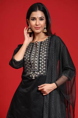 Black Chanderi Silk Embroidered Straight Kurta Palazzo Dupatta Set 5