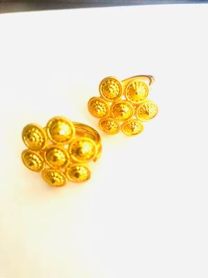 Gold toe-rings 2