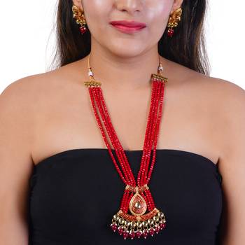 Red necklaces 1