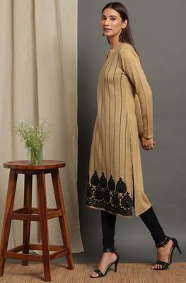Janasya Women's Beige Woolen Kurta 2