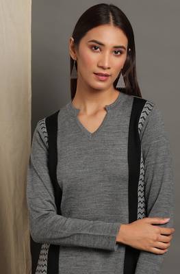 Janasya Women's Grey Woolen Kurta 5