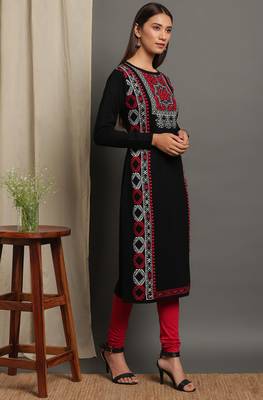 Janasya Women's Black Woolen Kurta 3