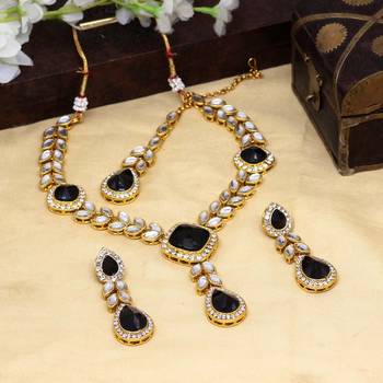 Black necklace-sets 1