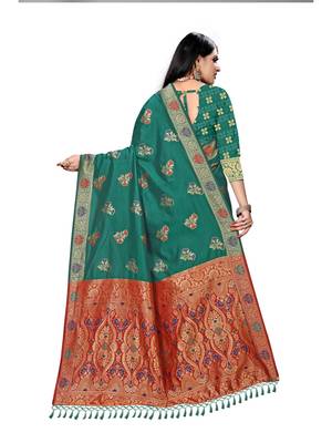 Green printed silk saree with blouse 3