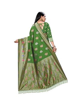 Green printed silk saree with blouse 3