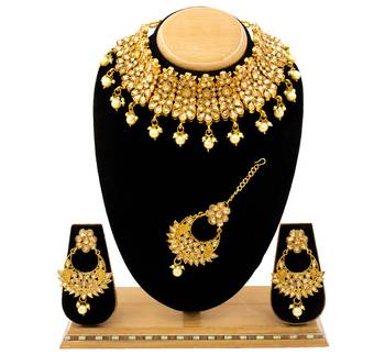 Beige necklaces 2