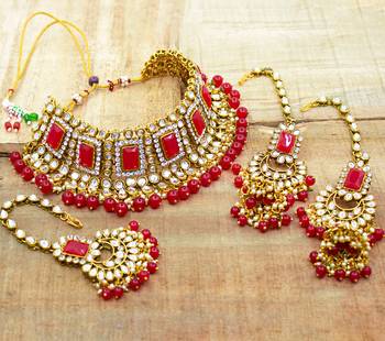 Red necklaces 4