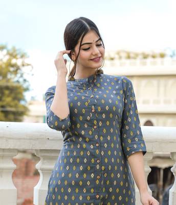 Grey Gold Printed Cotton Blend Kurti and Pant Set 3