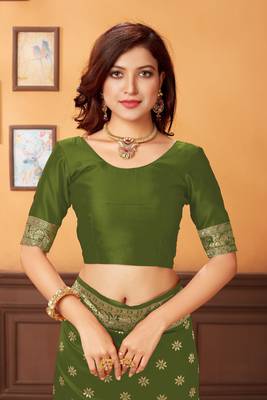 Green woven banarasi saree with blouse 3