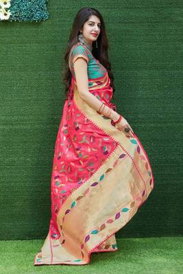 Pink woven banarasi silk saree with blouse 4