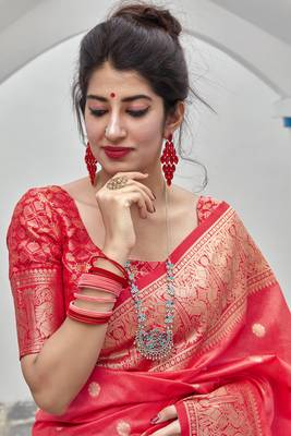 Pink woven banarasi silk saree with blouse 4