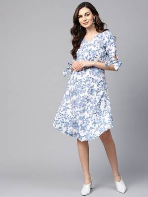 Myshka Women's Blue Polyester Printed Regular Sleeves V - Neck Casual Kurta 1