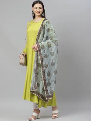 Myshka Women's Green Cotton Solid  Full Sleeve Round Neck Casual Anarkali Kurta With Dupatta 3