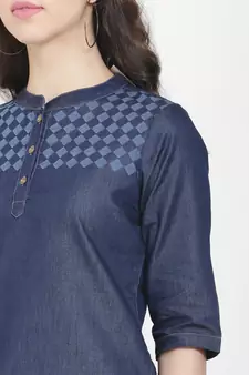 Navy-blue printed denim crop-tops
