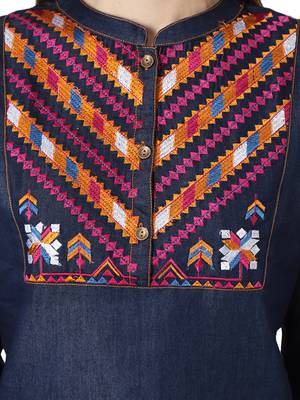 Navy-blue printed denim crop-tops 5