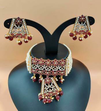 Red necklaces 1
