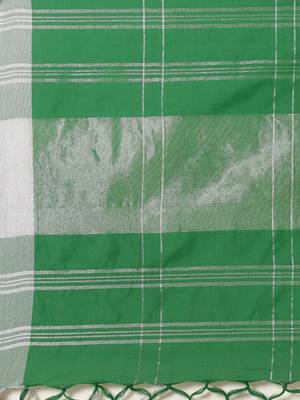 Green woven blended cotton saree with blouse 4