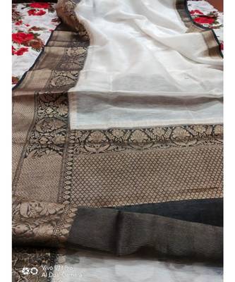grey Handcrafted Banarsi Silk Linen Saree with contrast border 1