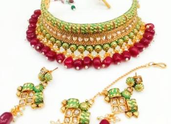 Red necklaces 1