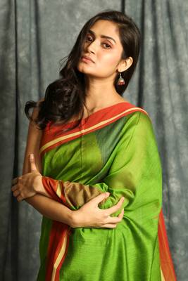 Green woven blended cotton saree with blouse 4