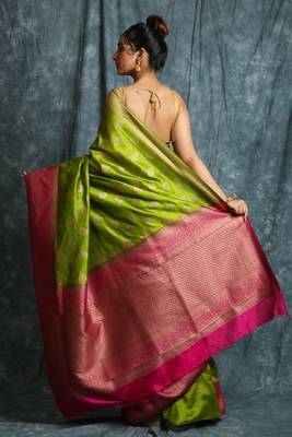 Green woven silk saree with blouse 3